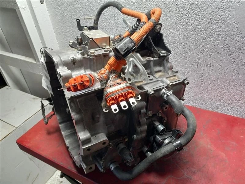 12-18 TOYOTA PRIUS V 1.8L AUTOMATIC TRANSMISSION 2ZRFXE VIN EU 7TH & 8TH - Image 3 of 4