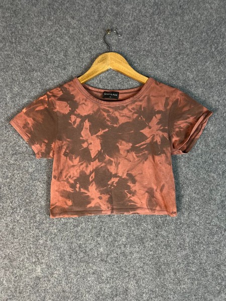 White Fox Crop T Shirt Womens Small Red Tie Dye Short Sleeve Lightweight Casual