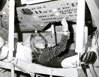 MARGARET HAMILTON APOLLO COMMAND MODULE NASA B&W 8.5X11 CANVAS PHOTO