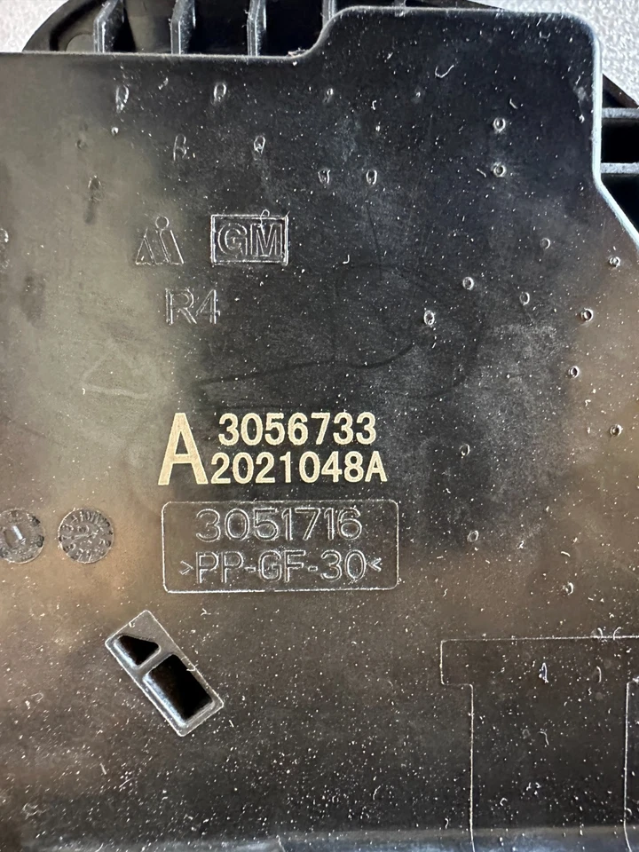 GMC SIERRA 1500 PICKUP PUERTA TRASERA DERECHA CERRADURA PESTILLO MONTAJE 2020 A 2025 Foto 3 de 4