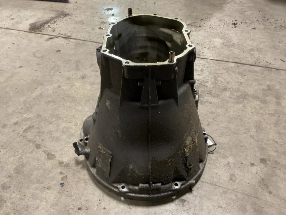 Carcasa de campana de transmisión delantera manual de 6 velocidades Jeep TJ Wrangler 2005-2006 046429 Foto 4 de 4