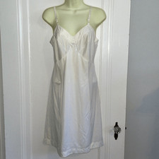 Vtg Sears cream colored nylon full slip