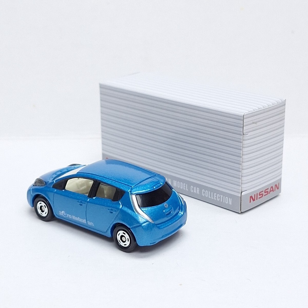 トミカ Nissan LEAF スケール1/68 TOMICA 120 NISSAN LEAF 1/68 TOMY DIECAST CAR NEW blue 2011