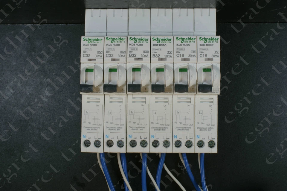 SCHNEIDER MERLIN GERIN Schneider Acti 9 iKQE 30mA RCBO Circuit Breaker - NEW