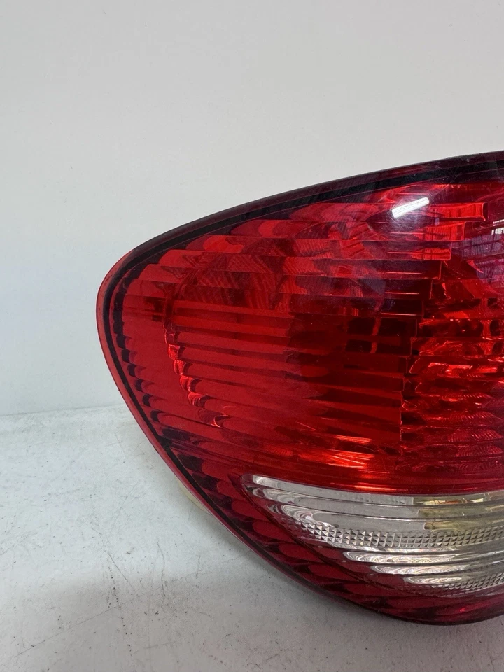 2000-2001 NISSAN INFINITY I30 TAILLIGHT PASSENGER RIGHT Side - Image 4 of 4