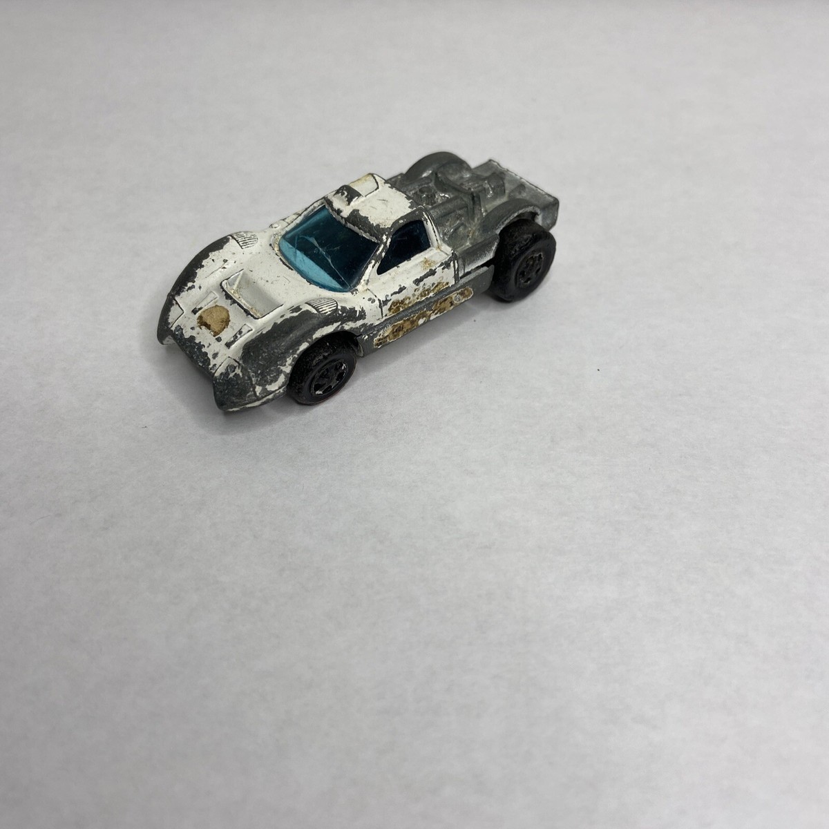 HOT WHEELS REDLINE 1967 ORIGINAL Ford J-Car White Broken