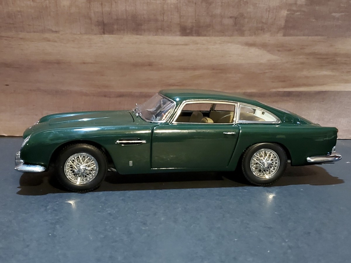 Autoart 1964 Aston Martin DB5 1:18 Scale Diecast Car British