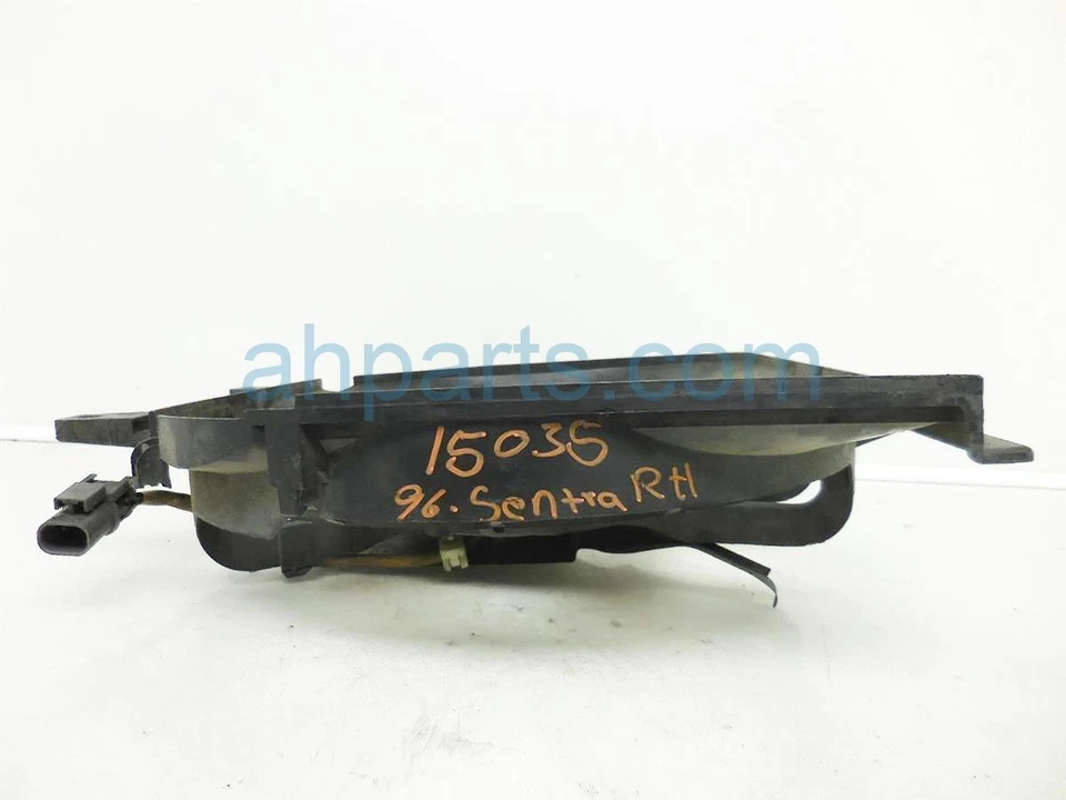 Nissan Sentra 1991-1994 condensador CA ventilador motor y cubierta 92123-58Y00 Foto 2 de 4
