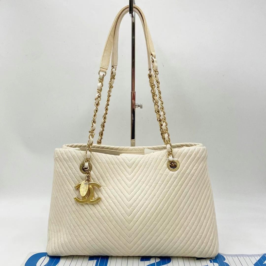 CHANEL White Leather V Stitch Shoulder Bag for Women #PG2MAM
