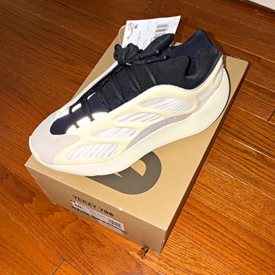 adidas Yeezy Boost 700 V3 Azael DEADSTOCK us sz. 10