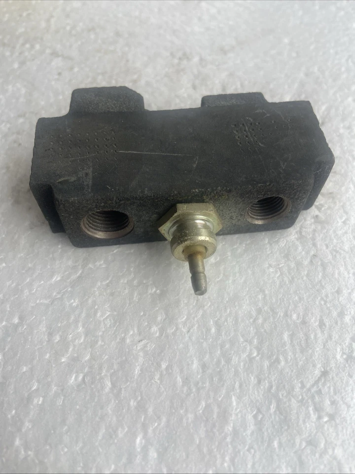 Chevrolet 1968-1969 interruptor de advertencia de peligro - GM 3923719 G20 Series 10 20 30 Foto 4 de 4