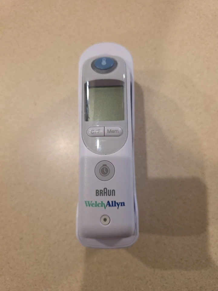 Termómetro de oído Braun ThermoScan Pro 6000 de Welch Allyn Foto 3 de 3