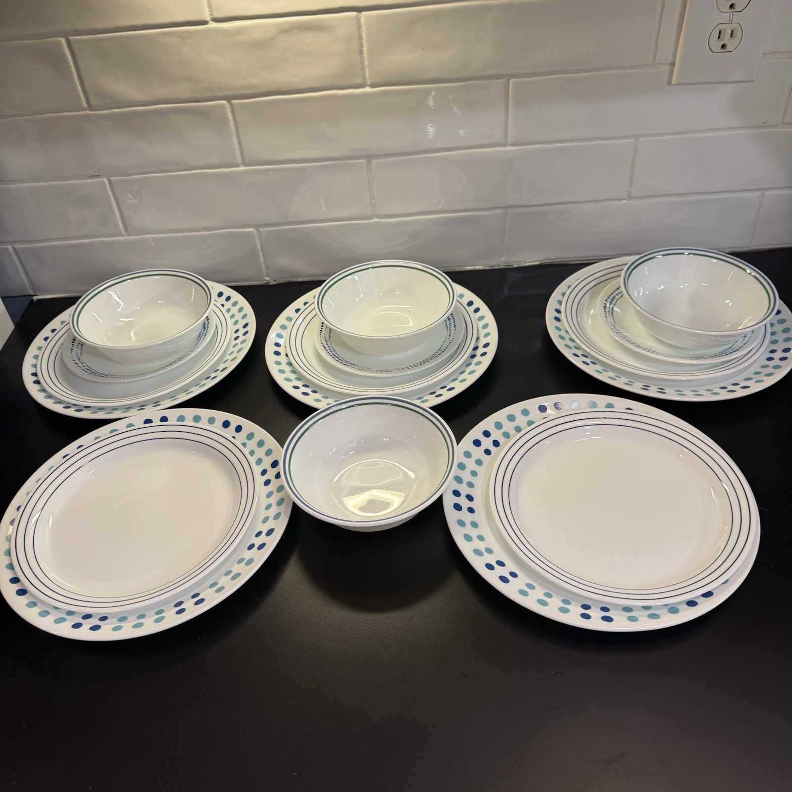 5 Dinner 4 Bowls 5 Lunch 3 Dessert Plates