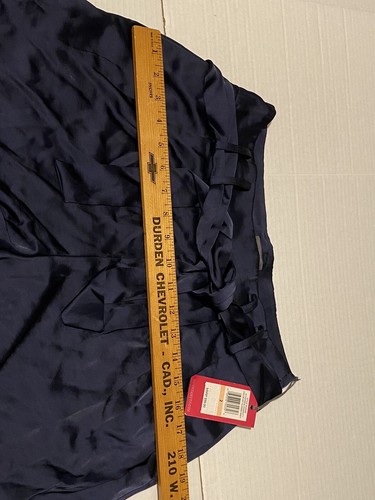Vince Camuto Size 2 Women’s Classic Navy Blue Pleated Shorts NEW $99 - Picture 4 of 11