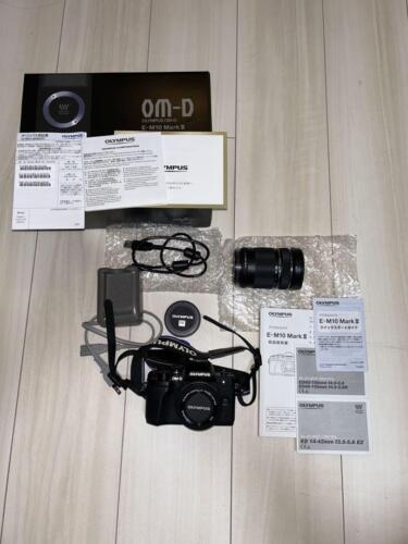 Olympus OM-D E-M10 Mark III Compact Digital Camera Black with Box & Accessories - Picture 1 of 9