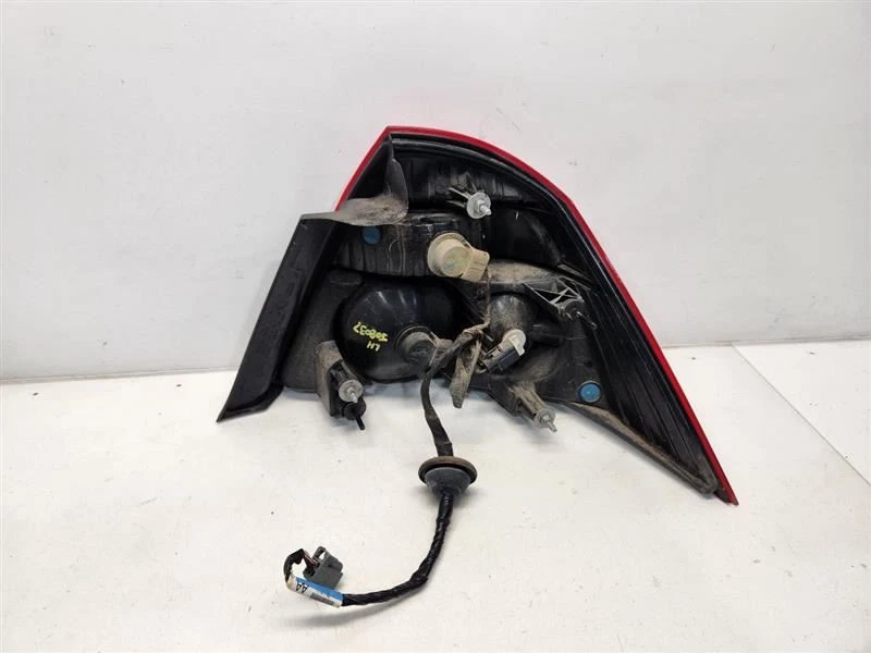 Luz trasera izquierda Ford Five Hundred Drivers 2005-07 Foto 3 de 4