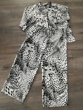 NWOT NATORI Black & White Animal Print 3/4 Sleeve Pajama Set, Medium