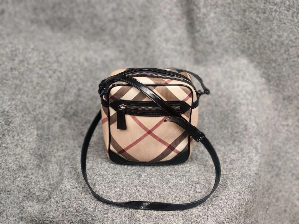 Bolso Bandolera Burberry Established The Link Tela Nova Check Negro Patente Foto 4 de 4