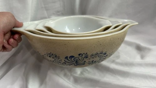 Vintage PYREX HOMESTEAD Cinderella Mixing Bowls - Set Of 4