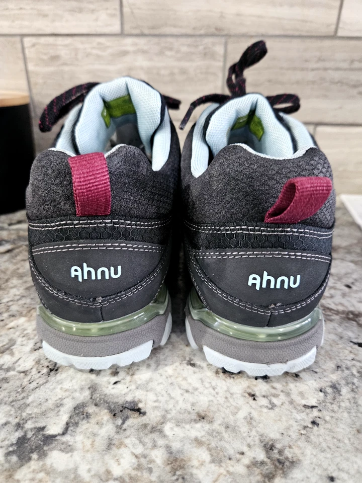 Zapatos de senderismo impermeables para mujer Ahnu Sugarpine negros/azules/violetas talla 8,5 de EE. UU. Foto 4 de 4