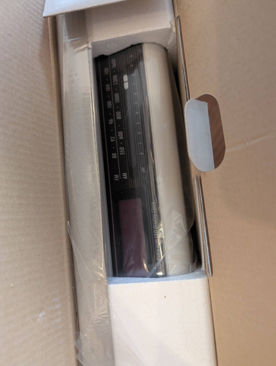 GE Spacemaker Under Cabinet Kitchen Radio w Clock Model 7-4212