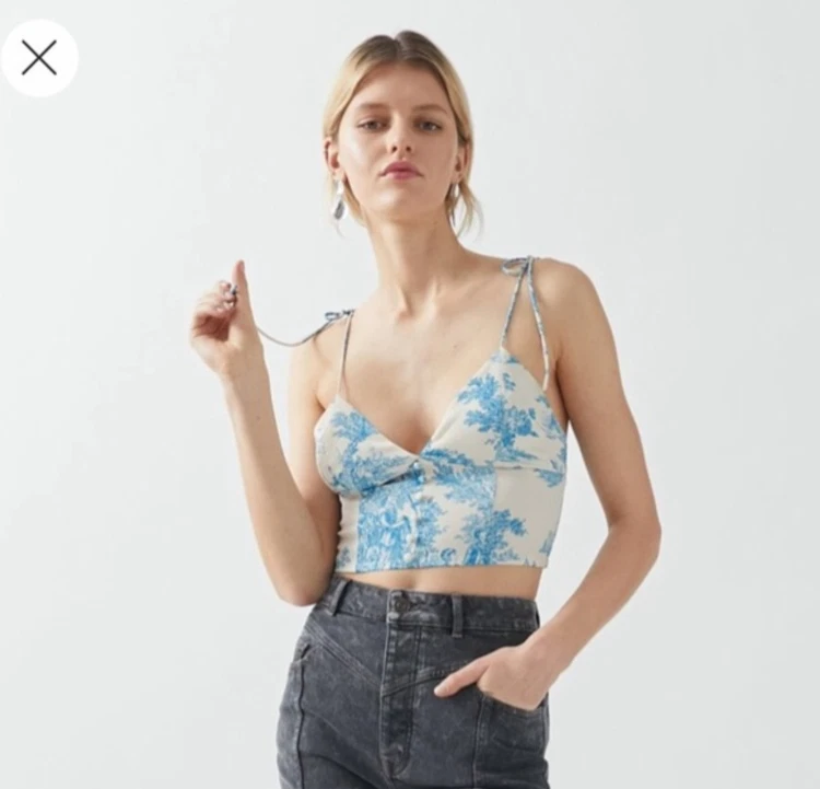 Camiseta sin mangas Urban Outffiters satinada cami corta talla XS correas ajustables floral retro Foto 2 de 4