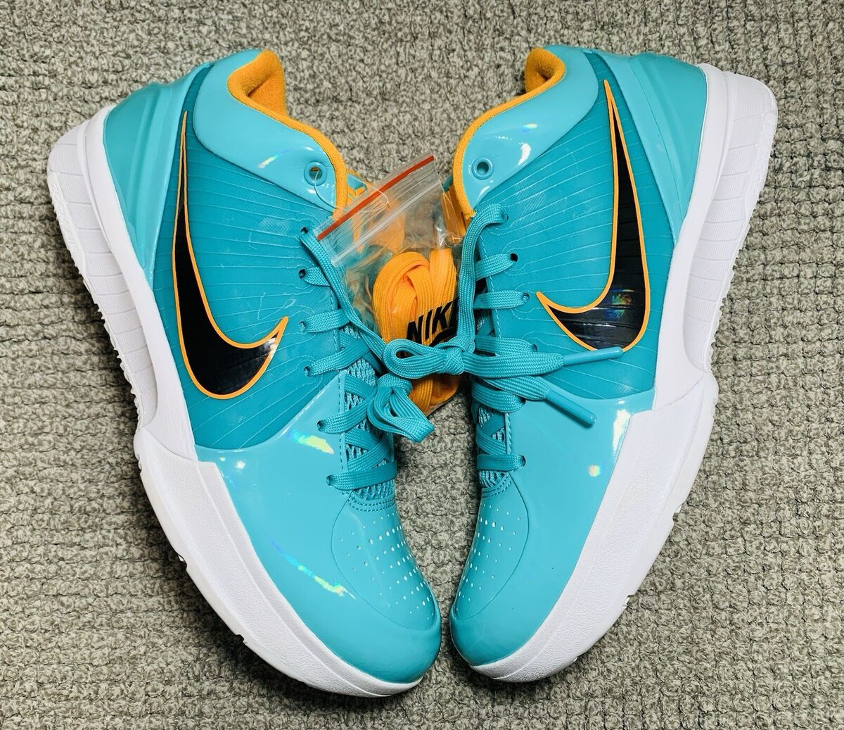 Size 9.5 - Nike Undefeated x Kobe 4 Protro Hyper Jade Size 9.5 - Nike Undefeated x Kobe 4 Protro Hyper Jade