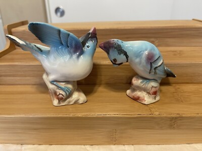 Vintage Nesting Blue Jay Birds Salt  and Pepper Shaker Made in Japan