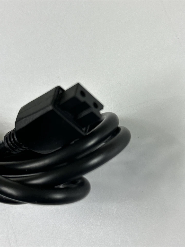 Insignia 90w AC Adapter SEE PICTURES FOR END - Image 4 of 4