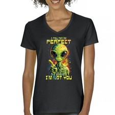 Camiseta para mujer Not Perfect but at Least Not You con cuello en V divertida humor OVNI alienígena