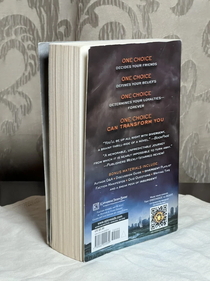 Divergent by Veronica Roth, 2012. First Paperback Edition. - Image 2 of 3
