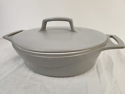 Vintage Calphalon Kitchen Essentials 2 Quart Oval Casserole Dish ENAMEL /CERAMIC