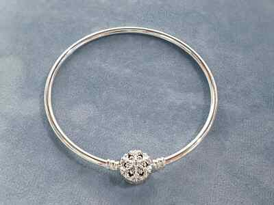 Pandora Moments Funkelnder Schneeflocken-Verschluss Armreif (592286C01-21)