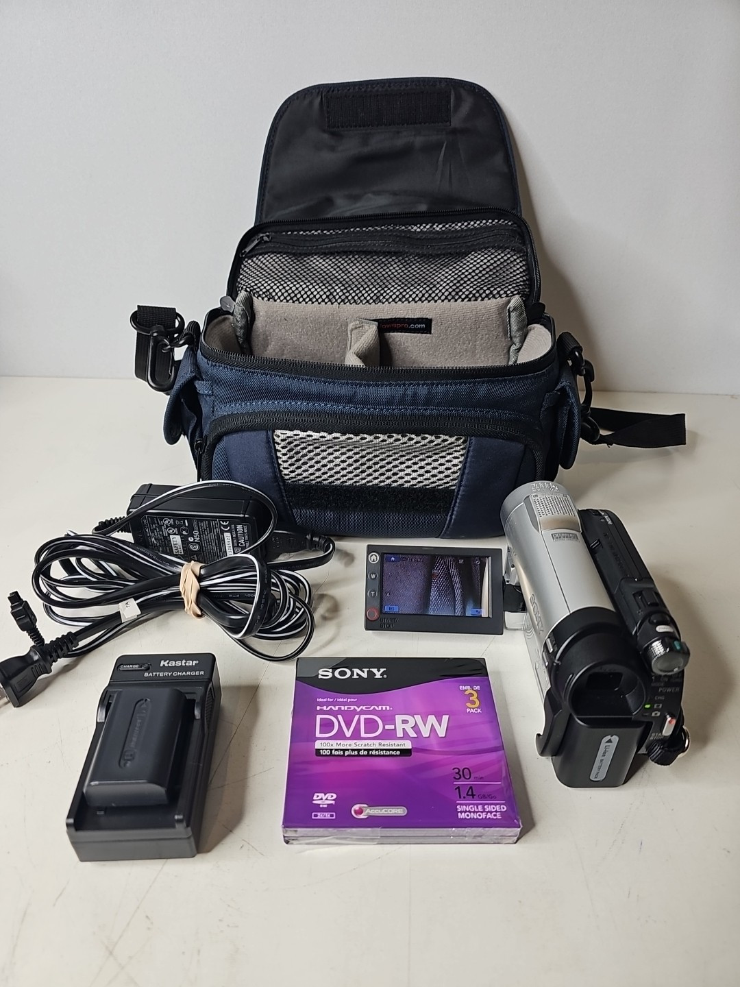 Sony Handycam DCR-DVD610 Mini DVD Camcorder Tested with LowePro Case-image