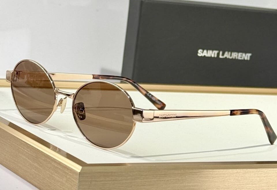Occhiali da sole Saint Laurent Eyewear SL 692 004 ovali in oro marrone protezione UV