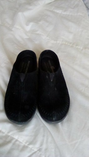 womens black skechers mules/clogs, size 