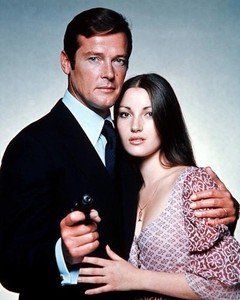 Live And Let Die Roger Moore Jane Seymour 8x10 Photo Ebay