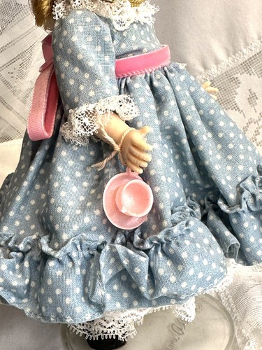 Muñeca Madame Alexander Little Miss Muffett de colección años 50 con taza y soporte lote LT2-5 - Imagen 3 de 12
