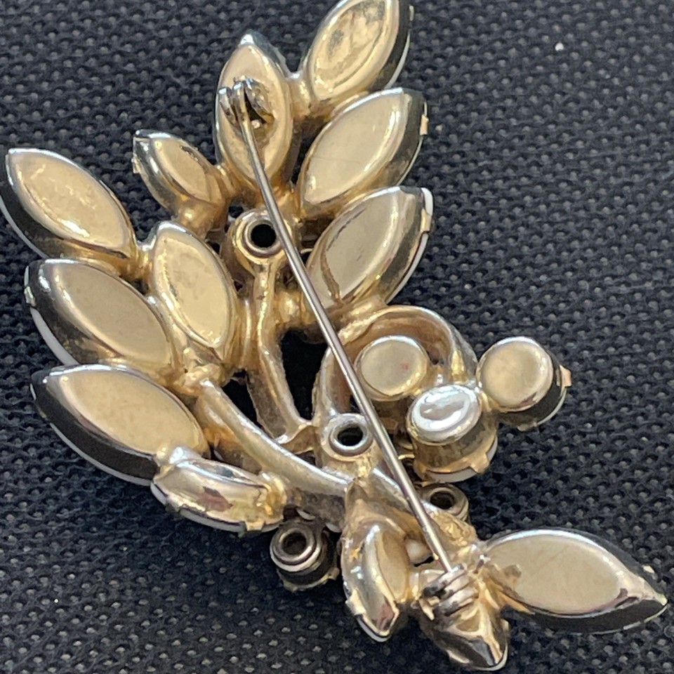 Broche Vintage élégante Couleur Or Navette Boréalis Cristaux - Occasion Très Bon état
