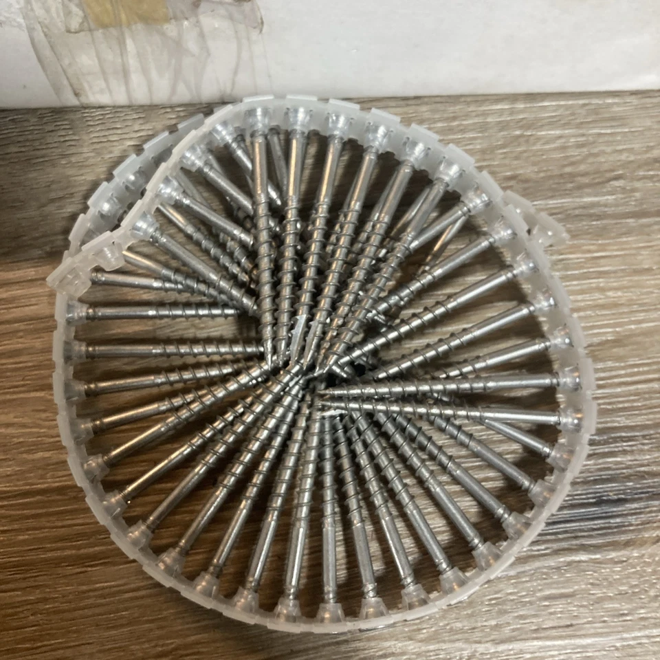 milwaukee deck screws #8 x 2-1/2” CD17 48-30-3044 1,000 Count - Image 4 of 4