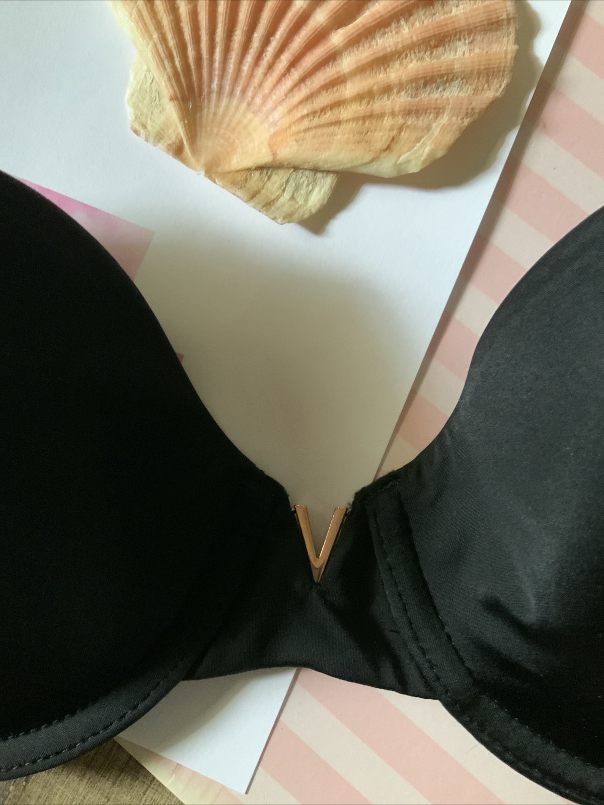 32C Victoria's Secret BLACK Multi way Bra (Straps Included) Metal “V” NEW