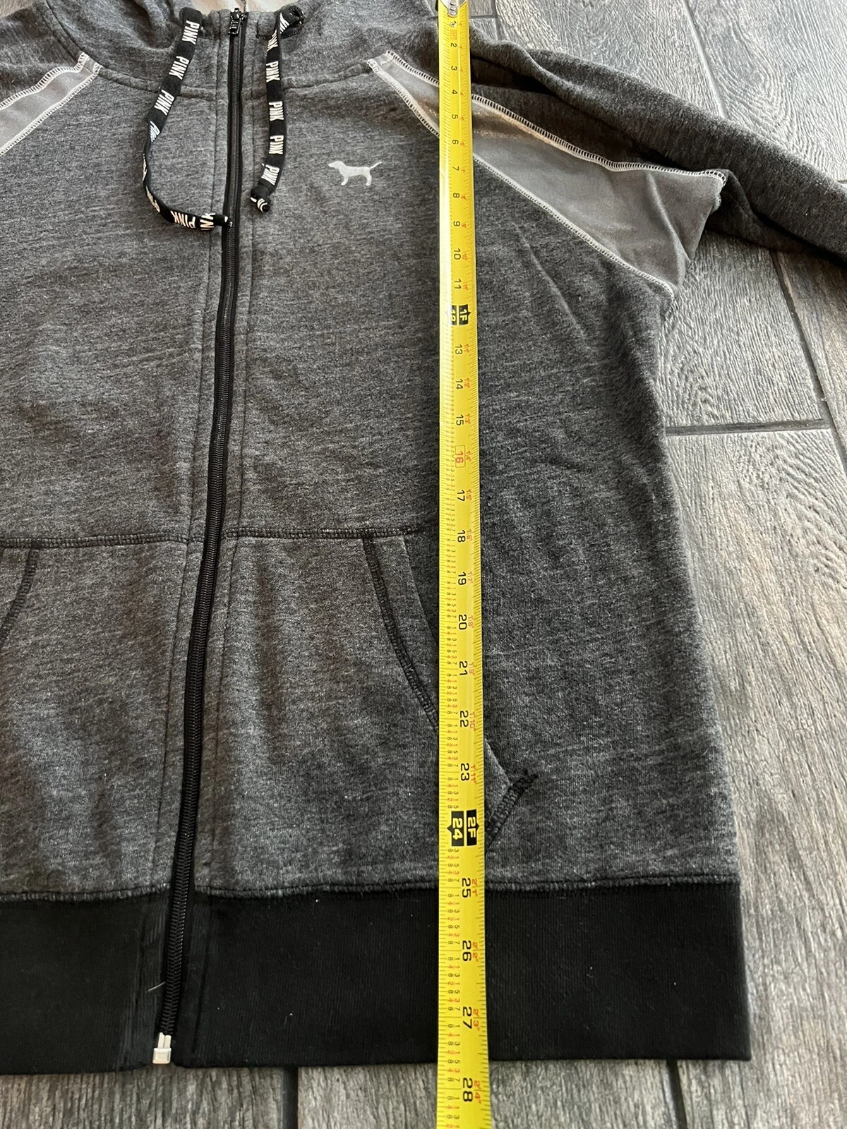 UNDERCOVER Felpa con cappuccio Victoria’s Secret rosa antracite grigio metallizzato collo imbuto nera L