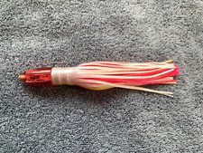 Señuelo de arrastre Polu Kai PRO Rocketman rosa con carcasa talla 6 con falda