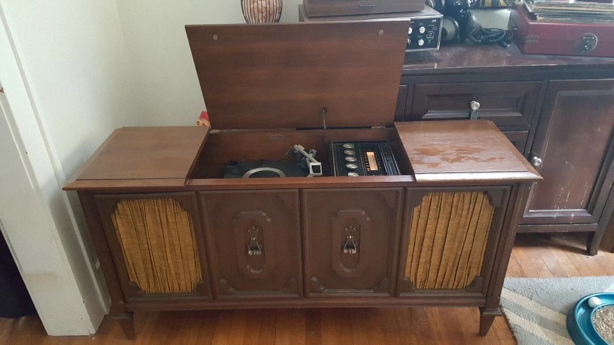Silvertone Radio Phonograph Matttroy