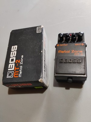 BOSS MT-2 Metal Zone Guitar Effect Pedal Distortion Metal TESTED - Original box