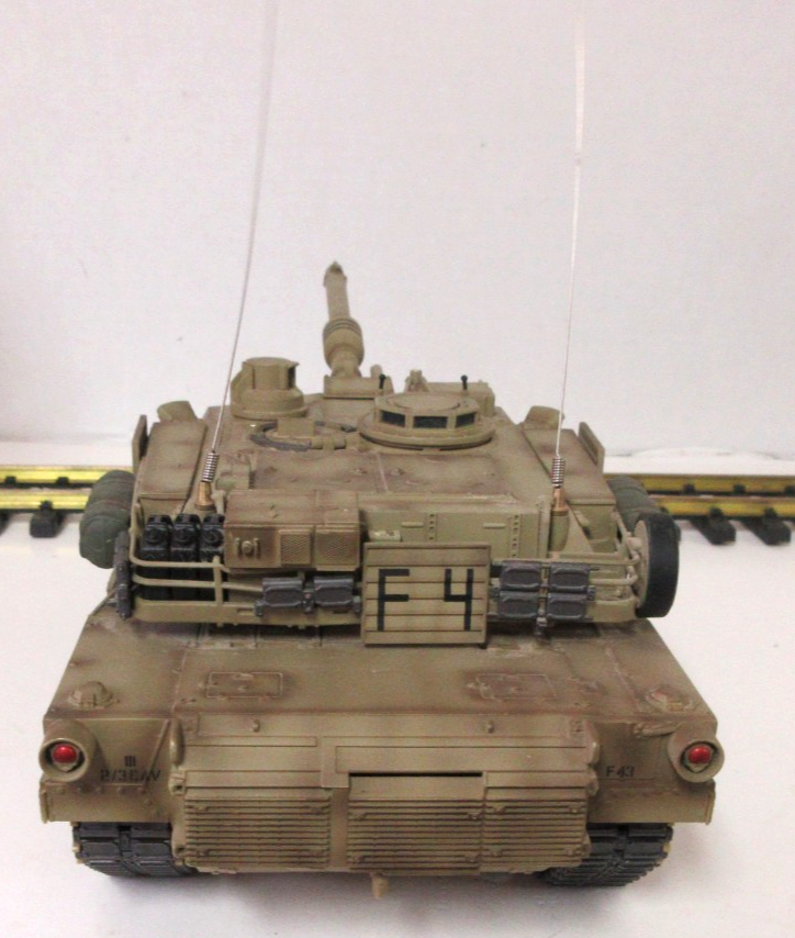 Tokyo Marui 1/24 M1A2 Abrams RC Battle Tank Desert Camo does not