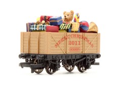 Hornby Pre-Owned R6549 7 Plank Wagon Christmas 2011