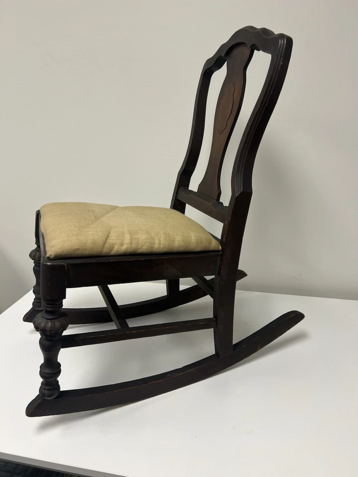 Mecedora infantil antigua Foto 3 de 4