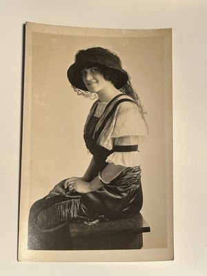FASHION Studio RPPC Postcard Pretty Young Woman in Nice Dress & Fancy Hat (16C)