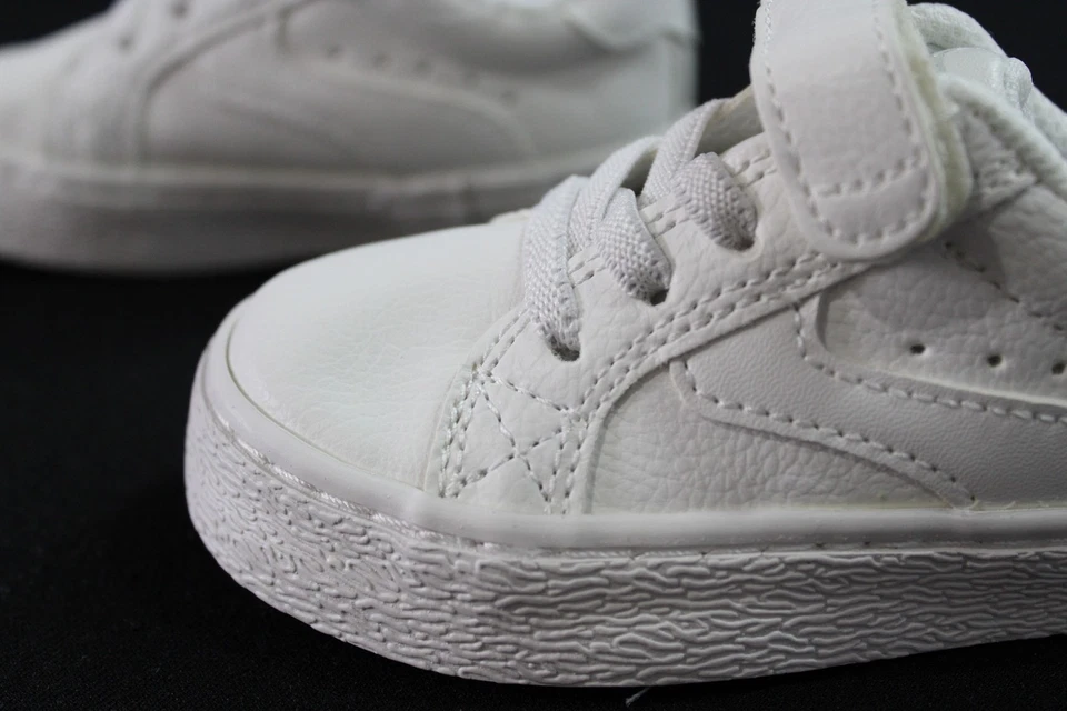 Carter's Toddler Boys Hook & Loop Low Top Sneakers AC2 White Size: US: 6 EU: 22 - Image 2 of 4